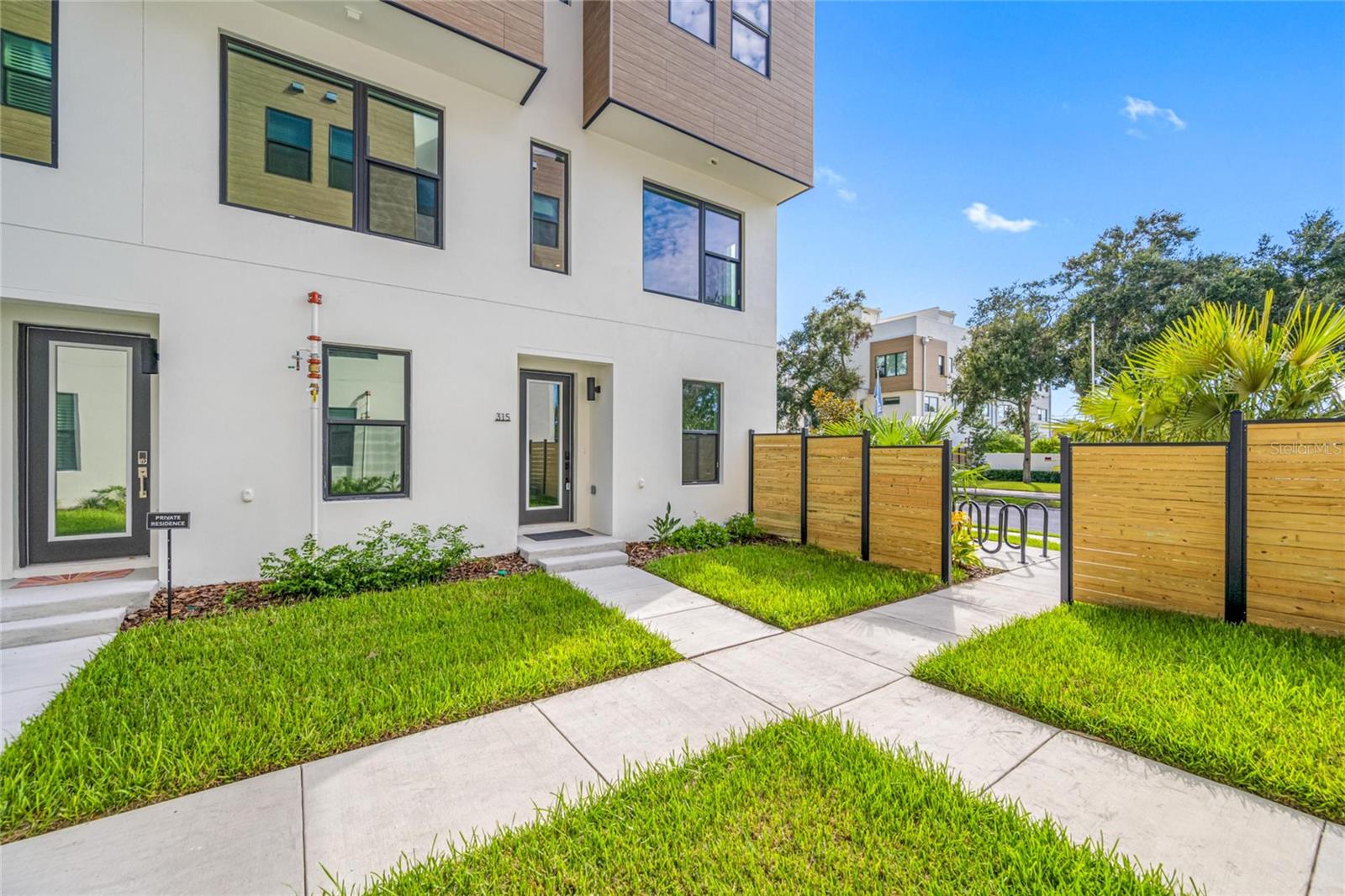 Listing photo id 3 for 315 15th Street N