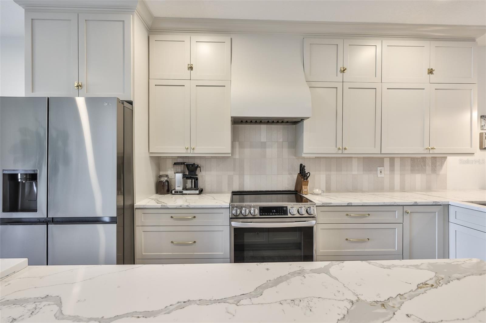 Listing photo id 9 for 803 Alfred Street