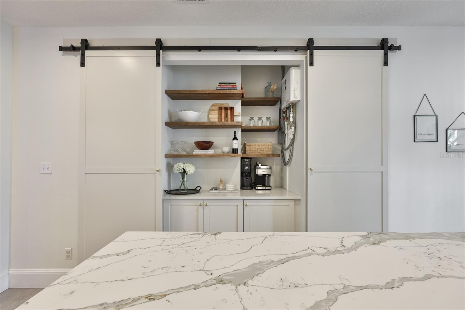 Listing photo id 10 for 803 Alfred Street