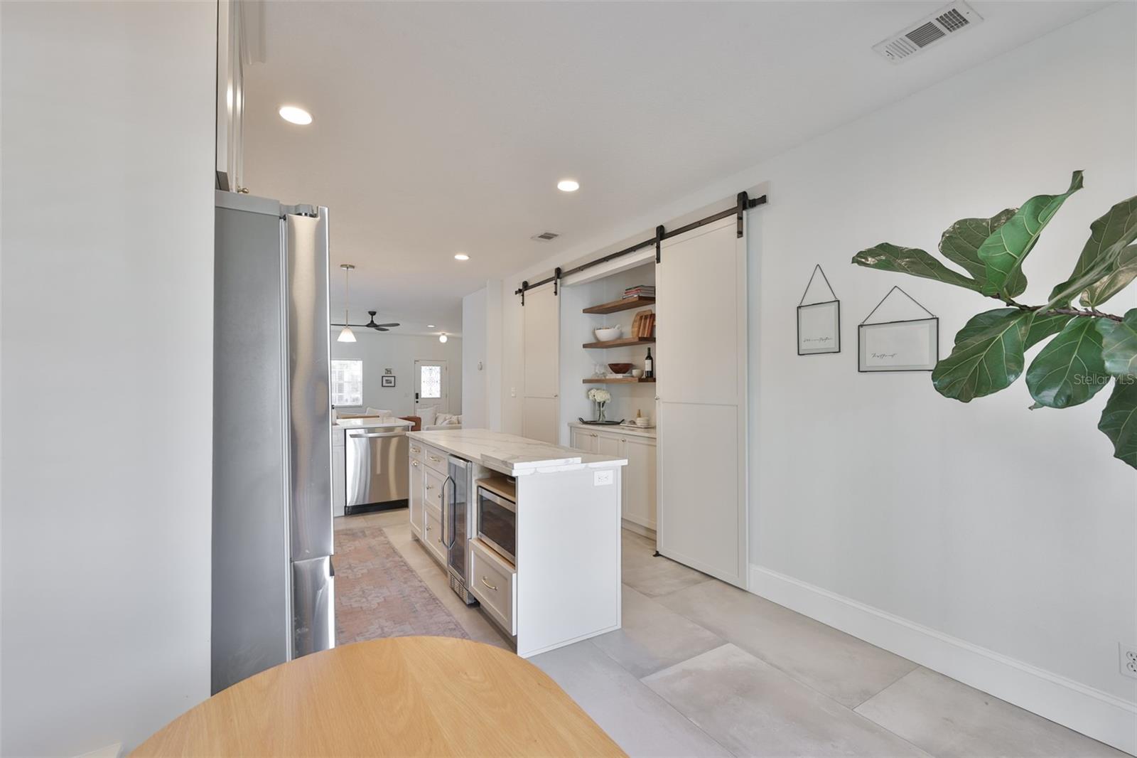 Listing photo id 13 for 803 Alfred Street