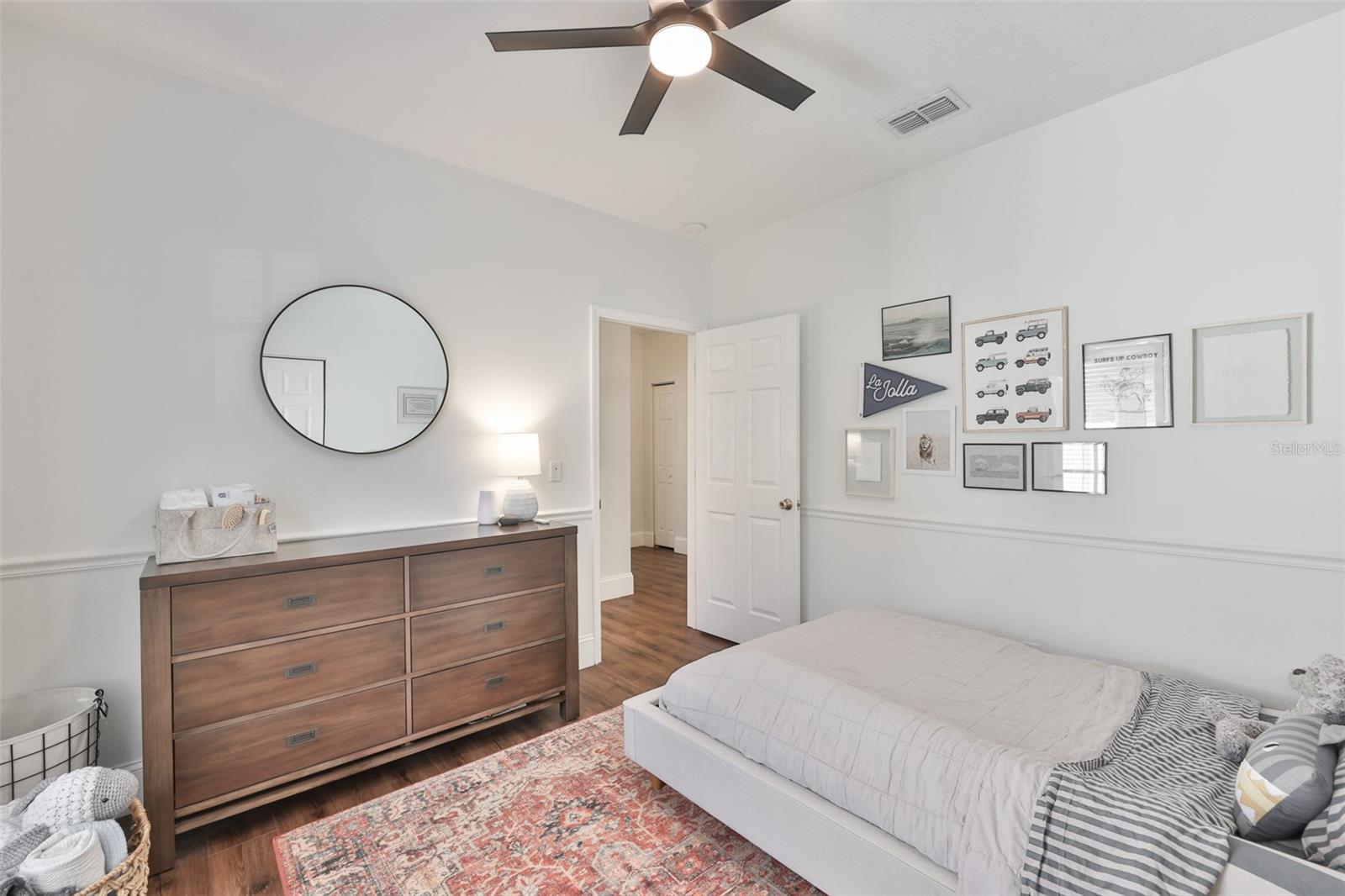 Listing photo id 19 for 803 Alfred Street