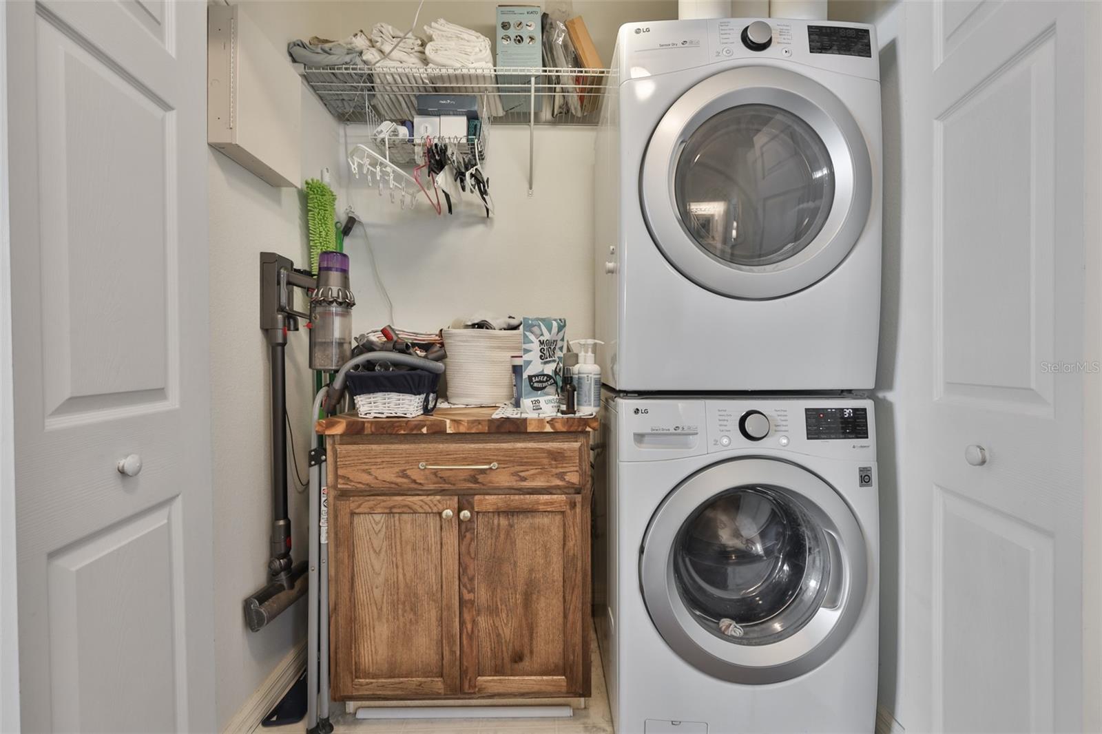 Listing photo id 21 for 803 Alfred Street