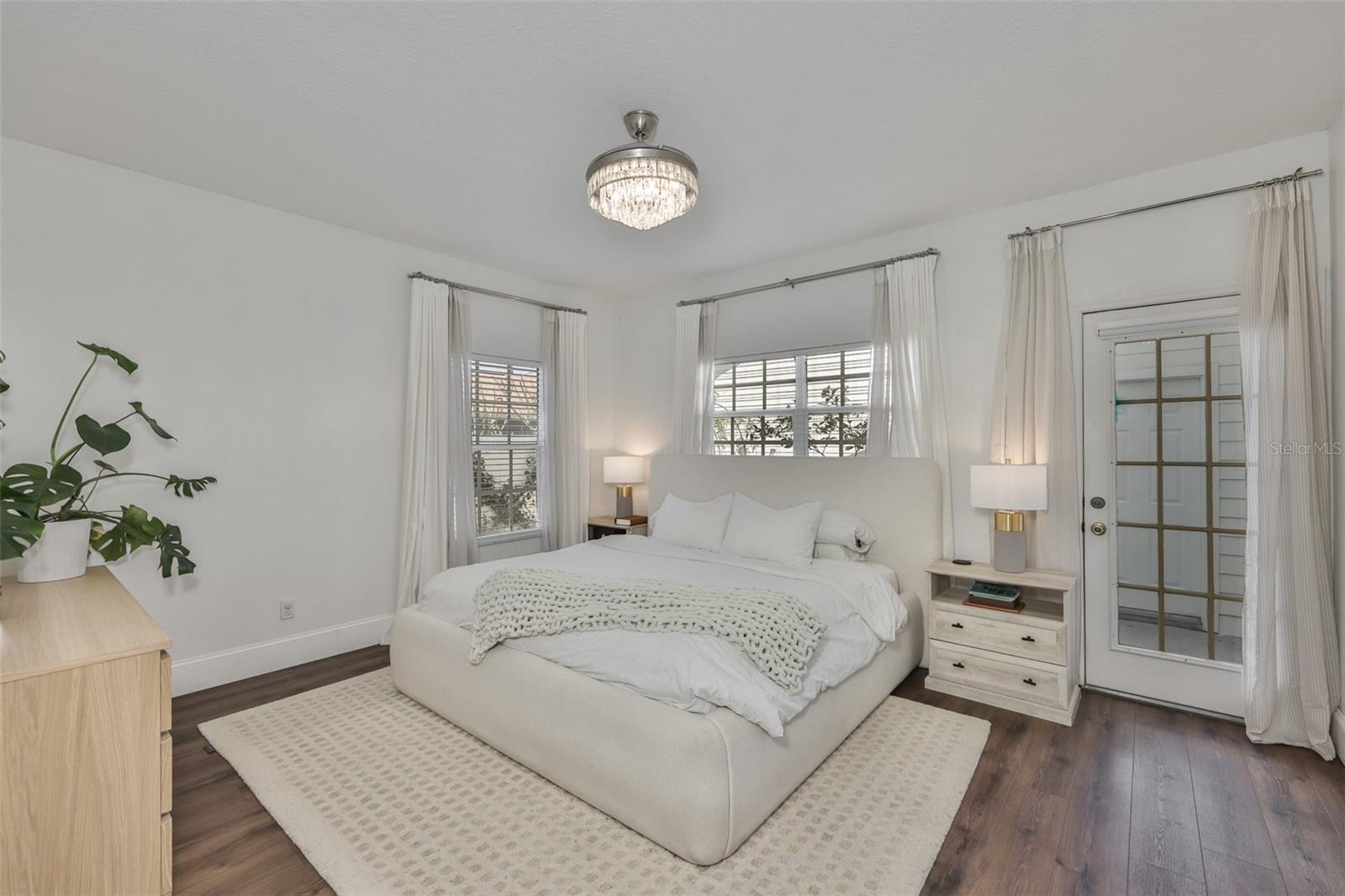 Listing photo id 22 for 803 Alfred Street