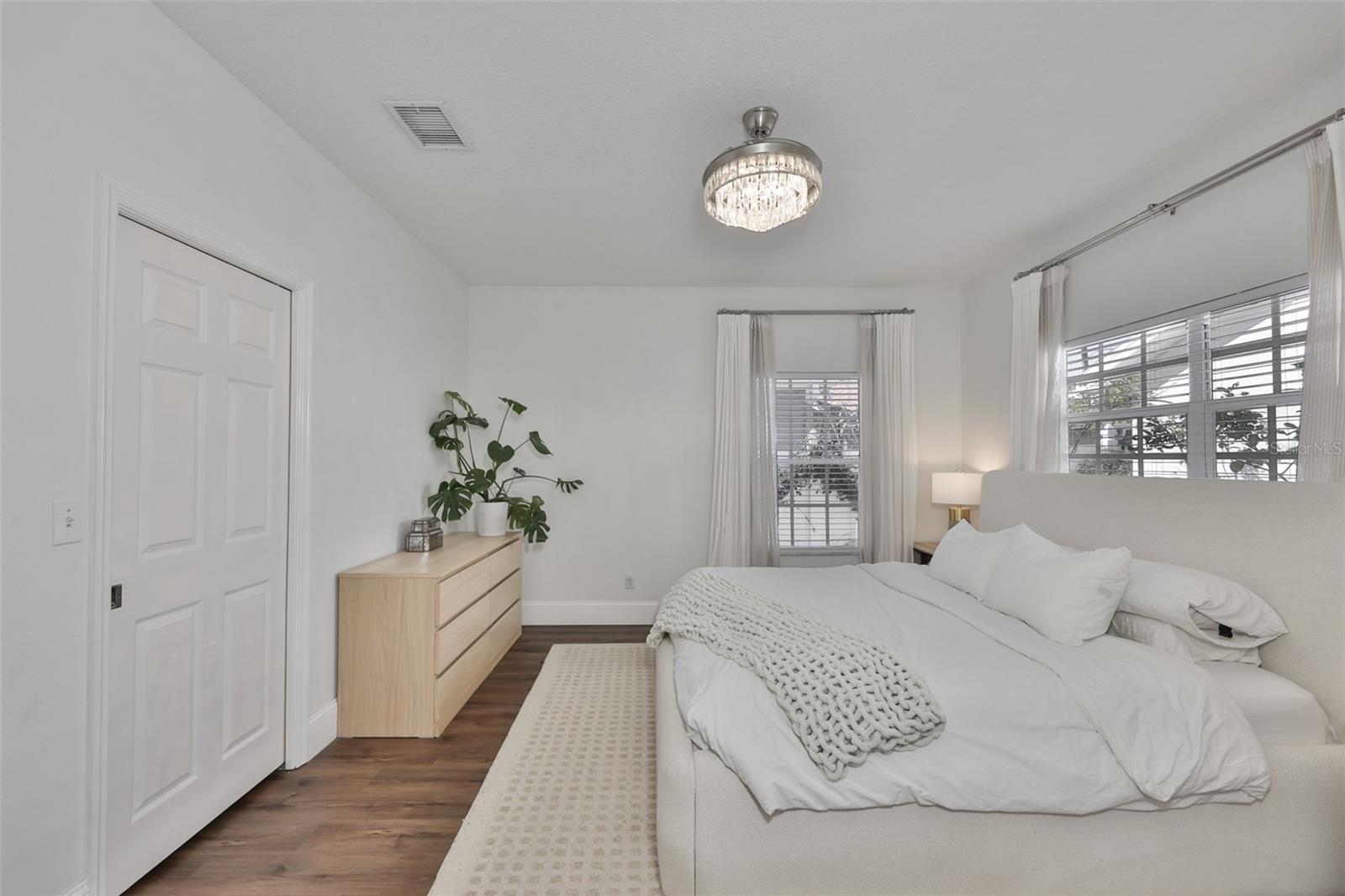 Listing photo id 23 for 803 Alfred Street