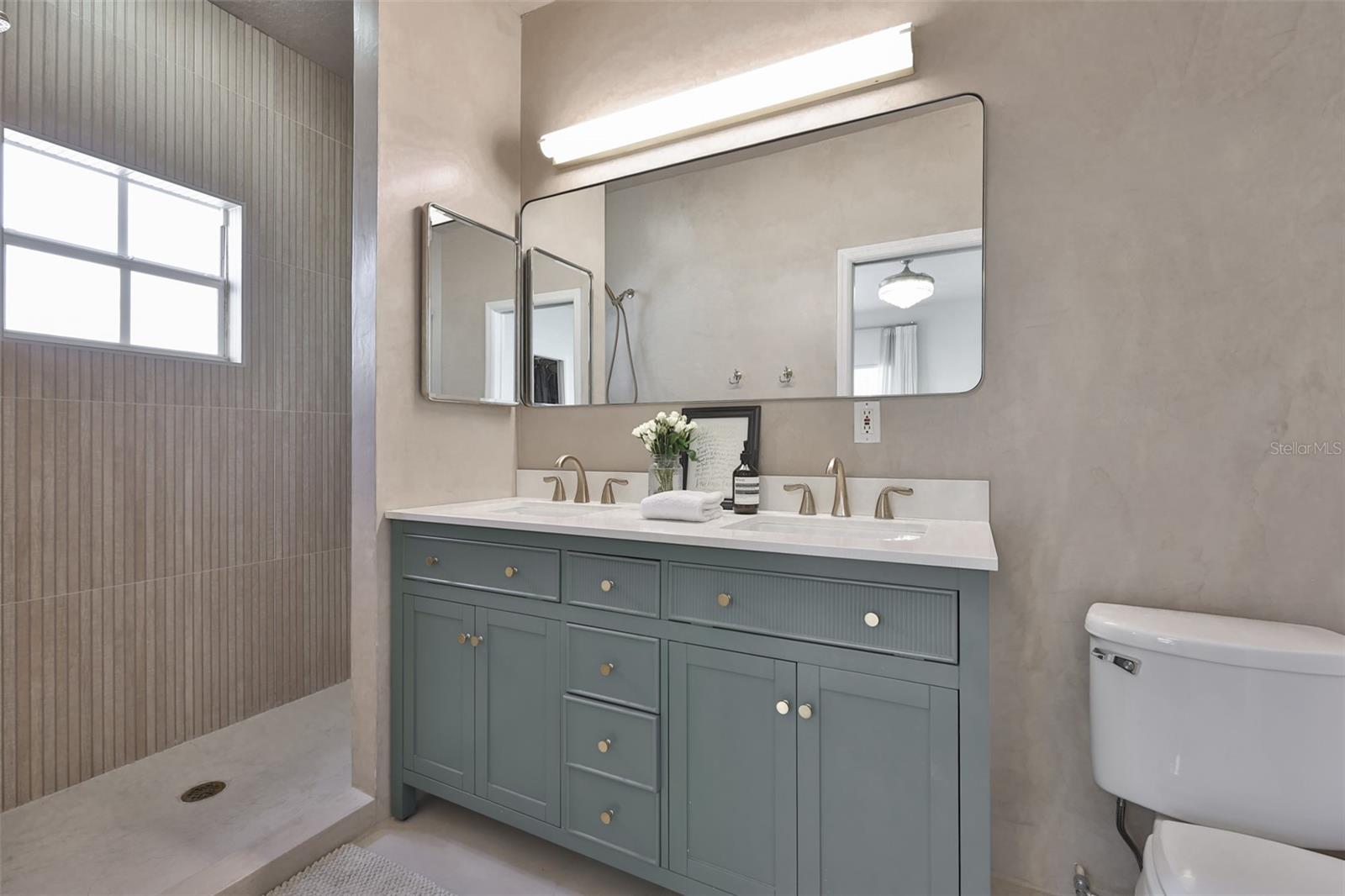 Listing photo id 26 for 803 Alfred Street