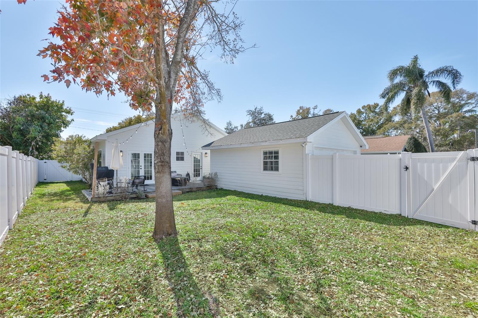 Listing photo id 30 for 803 Alfred Street