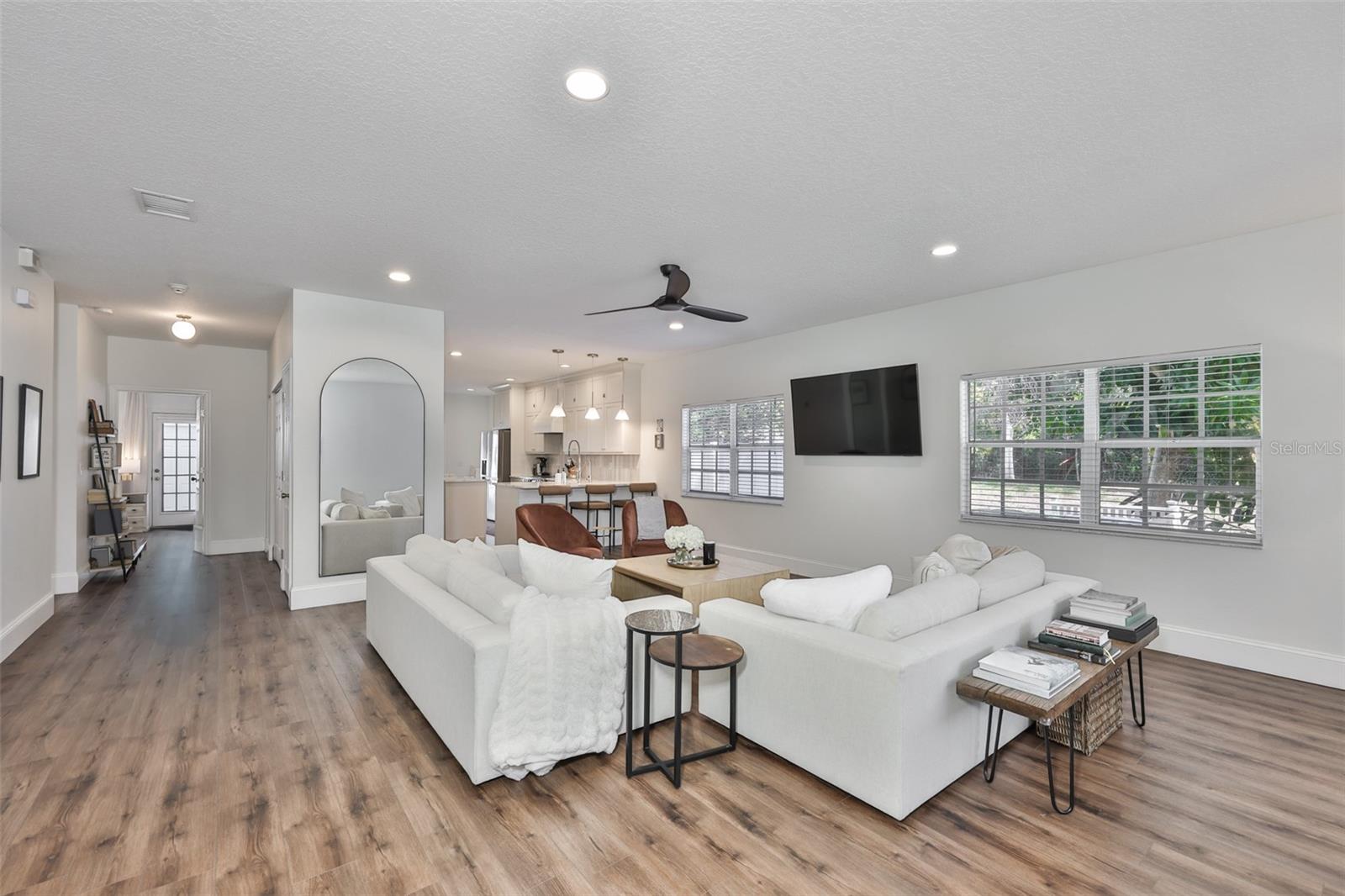 Listing photo id 2 for 803 Alfred Street