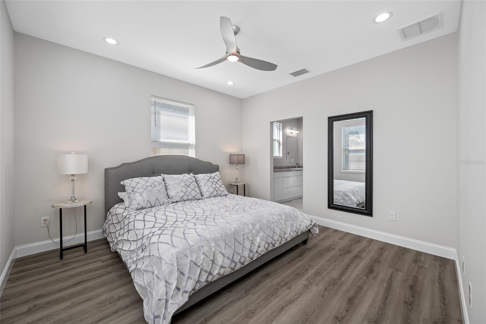 Image 16 of 37 For 2144 43rd Terrace N