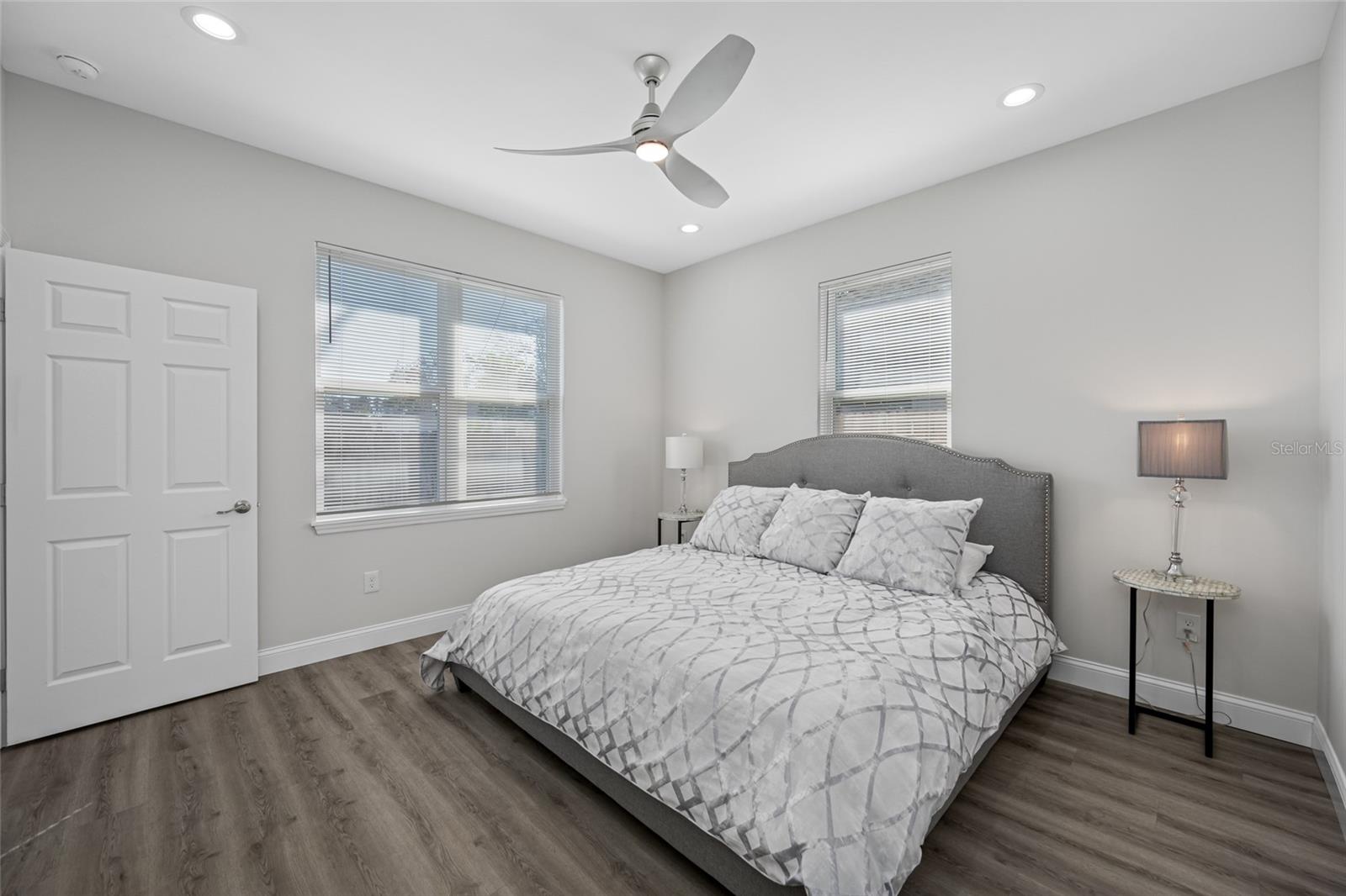 Image 17 of 37 For 2144 43rd Terrace N