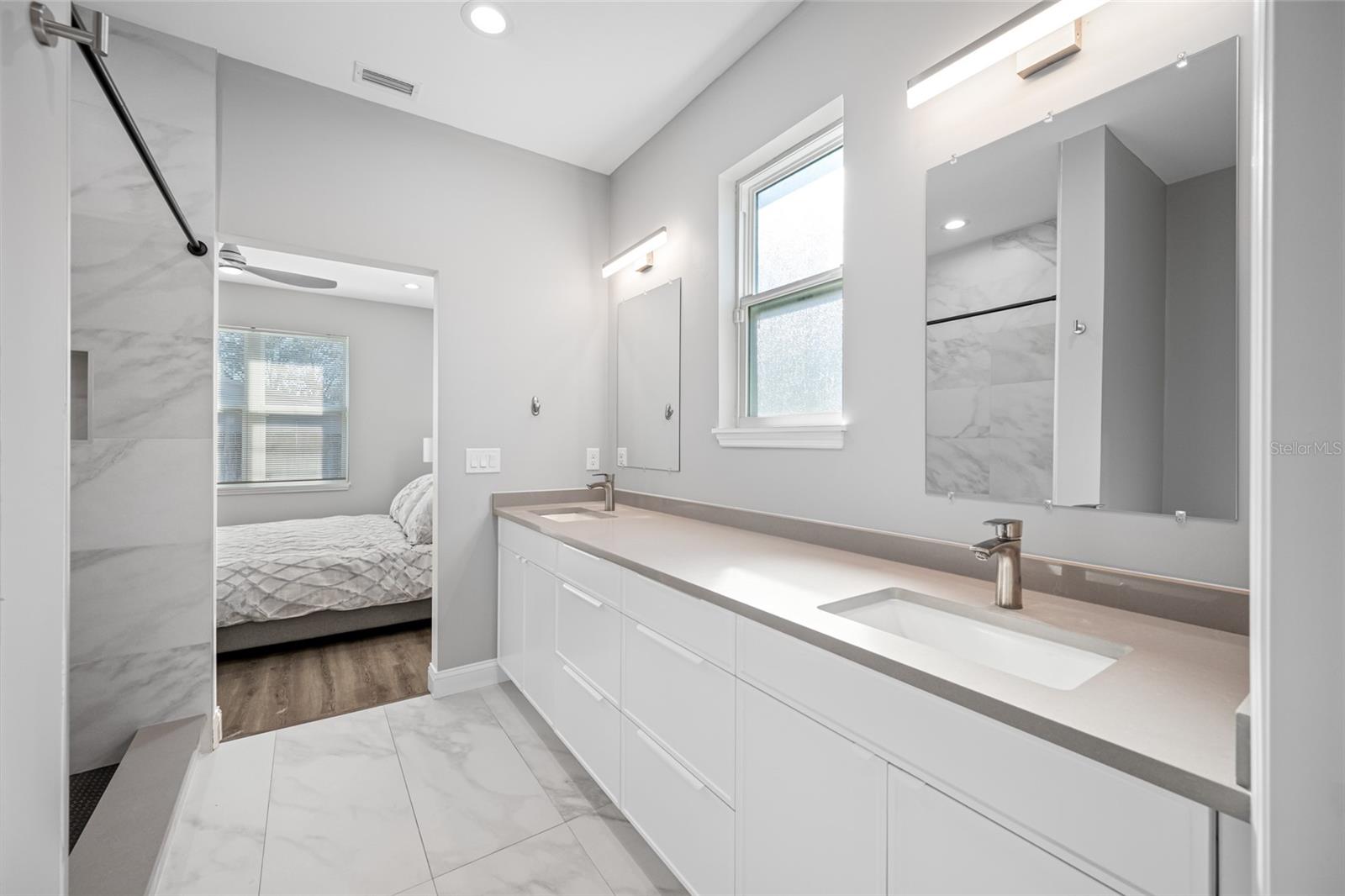 Image 21 of 37 For 2144 43rd Terrace N