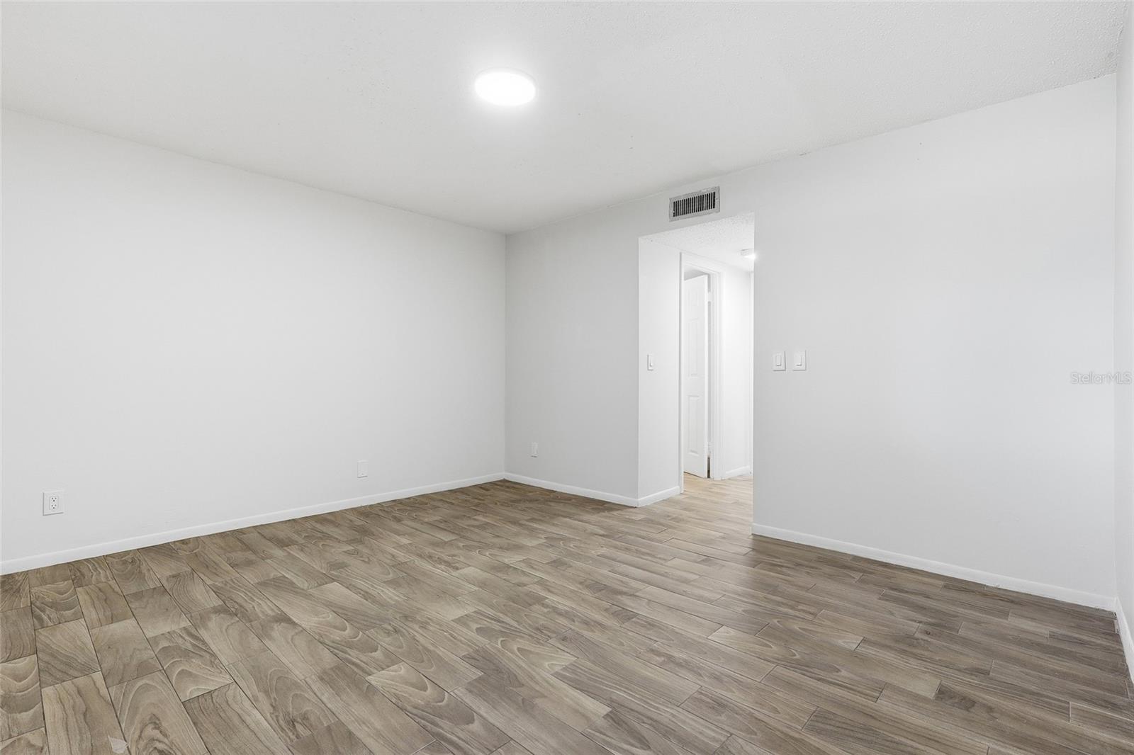 Image 10 of 23 For 6308 Newtown Circle 8a3