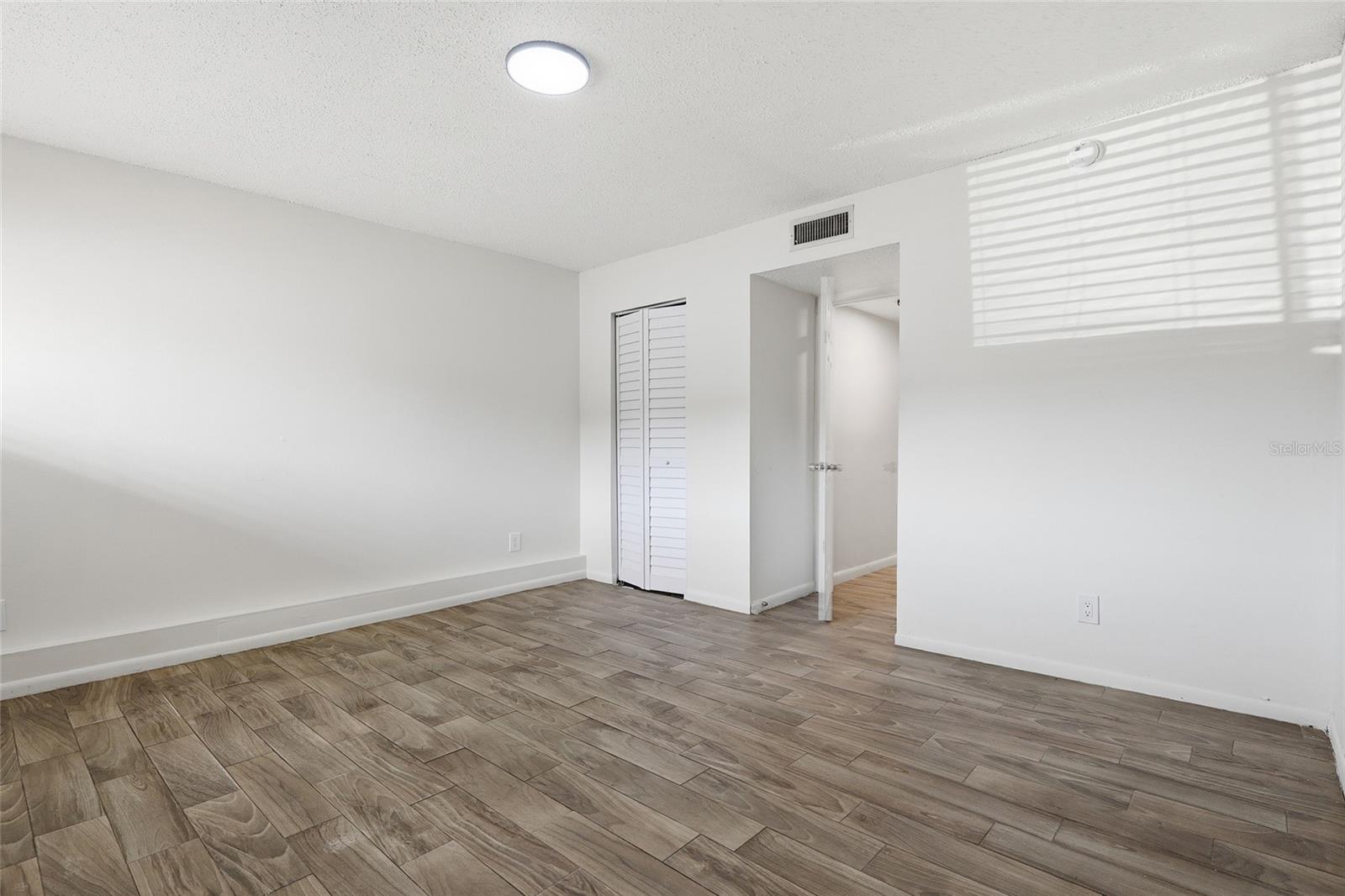 Image 13 of 23 For 6308 Newtown Circle 8a3