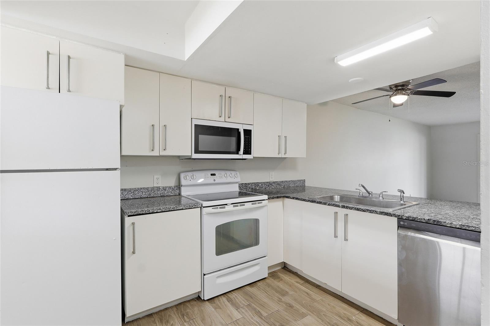 Image 8 of 23 For 6308 Newtown Circle 8a3