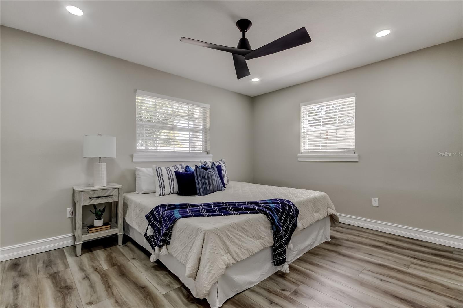 Image 19 of 33 For 3720 36th Avenue N