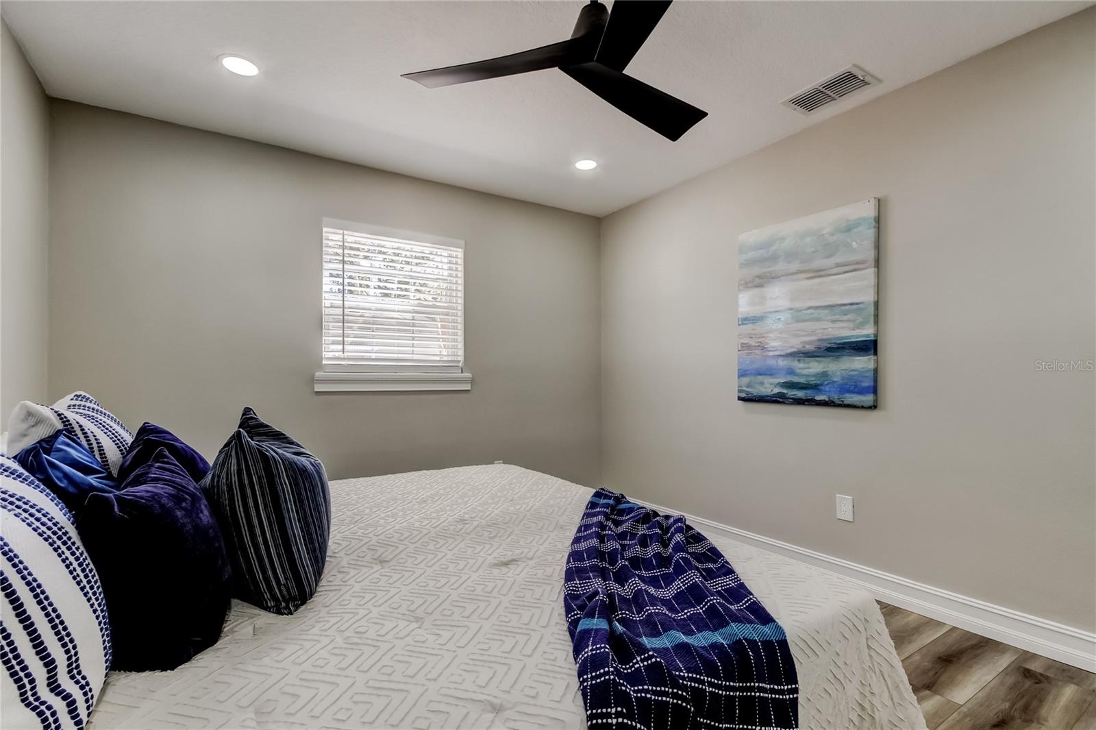 Image 21 of 33 For 3720 36th Avenue N