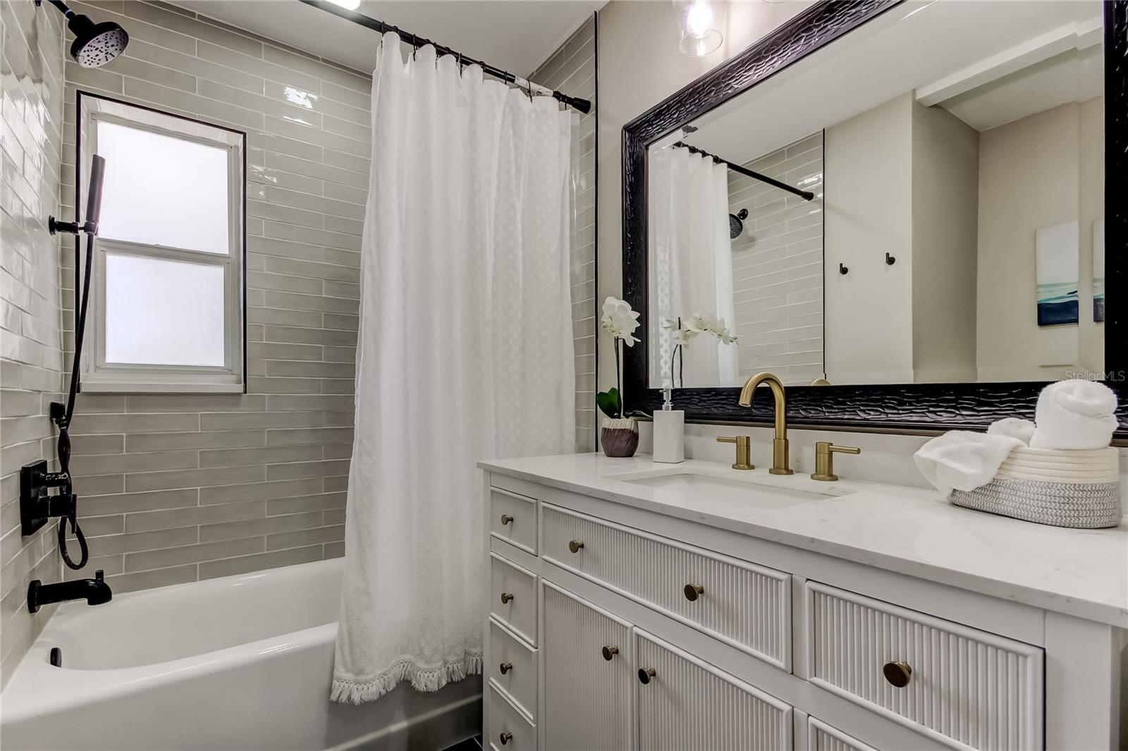 Image 22 of 33 For 3720 36th Avenue N