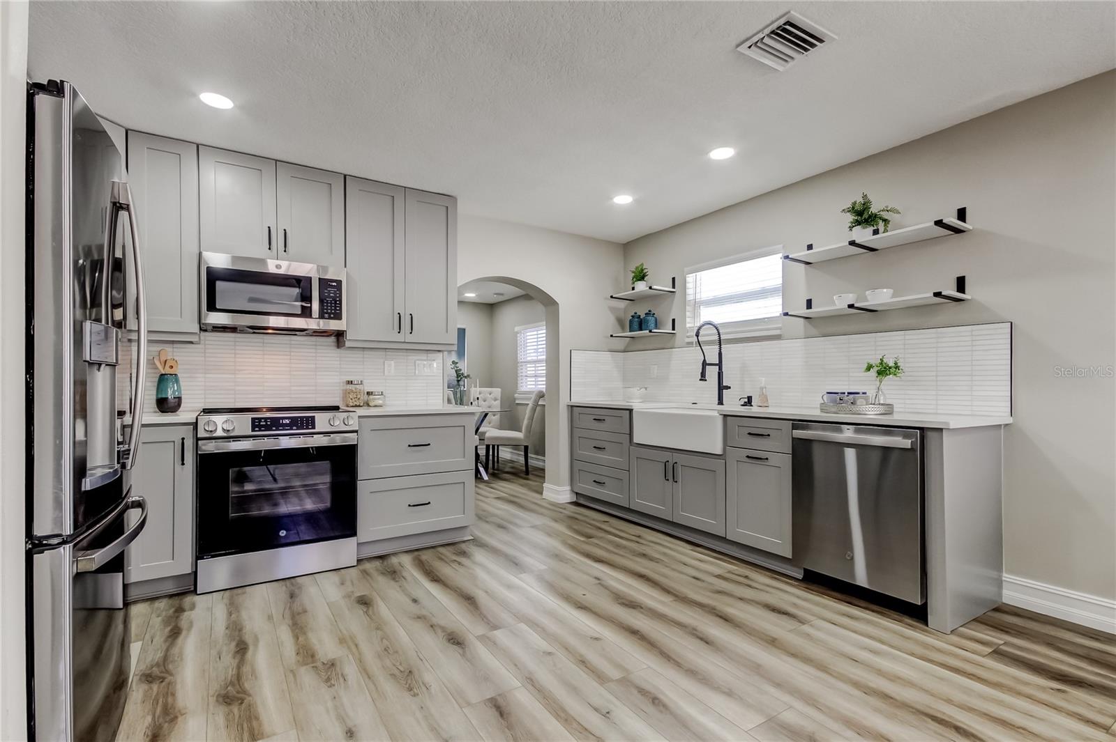 Image 6 of 33 For 3720 36th Avenue N