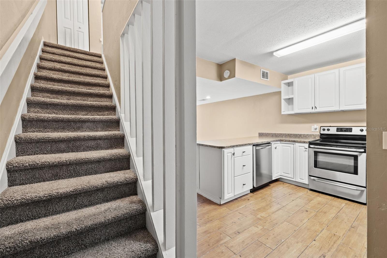 Image 12 of 29 For 1836 Crystal Lake Drive 44