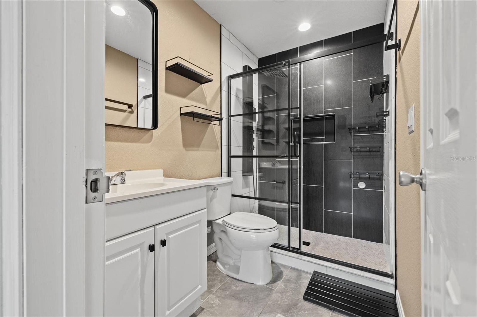 Image 16 of 29 For 1836 Crystal Lake Drive 44