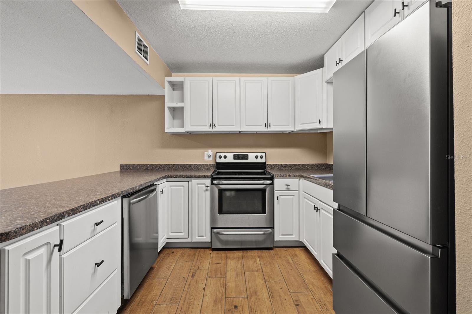 Image 4 of 29 For 1836 Crystal Lake Drive 44