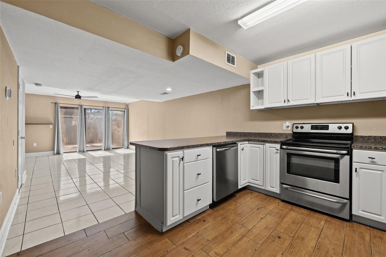 Image 5 of 29 For 1836 Crystal Lake Drive 44