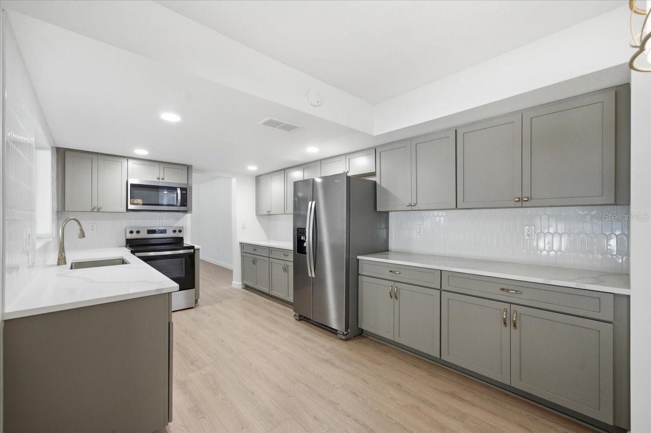 Image 12 of 46 For 16113 Tampa Street