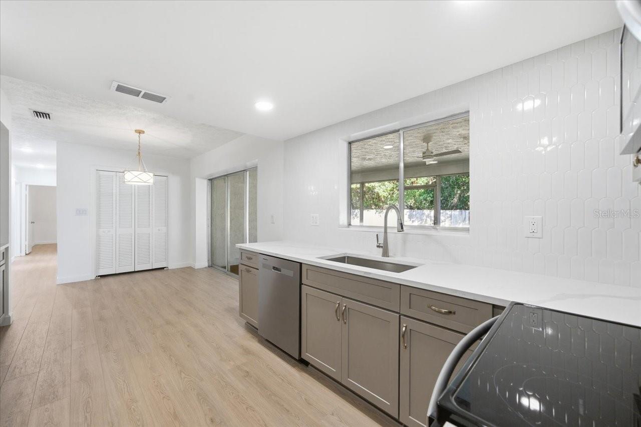 Image 17 of 46 For 16113 Tampa Street