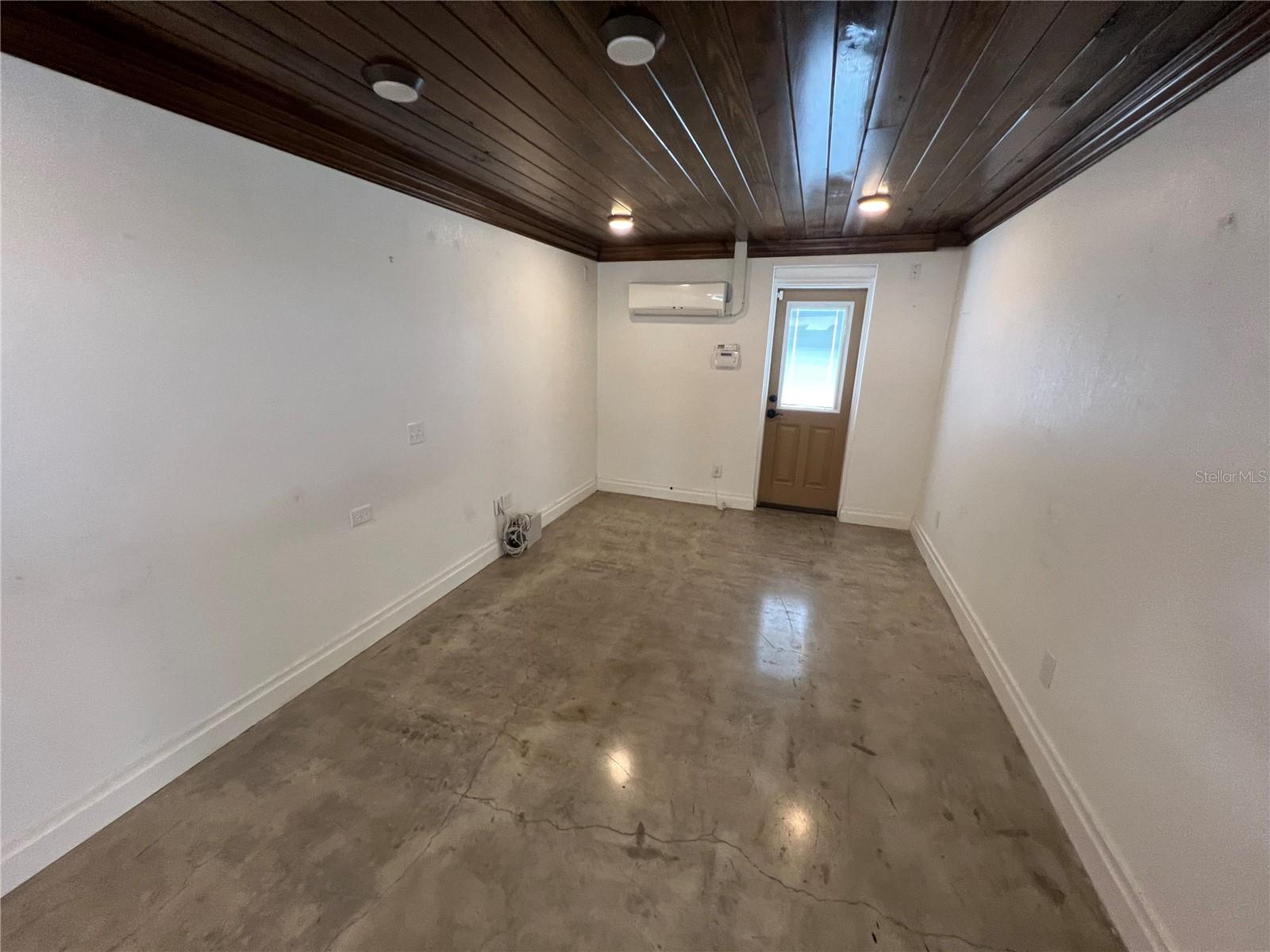 Image 14 of 16 For 2323 Aileen Street Bldg 2