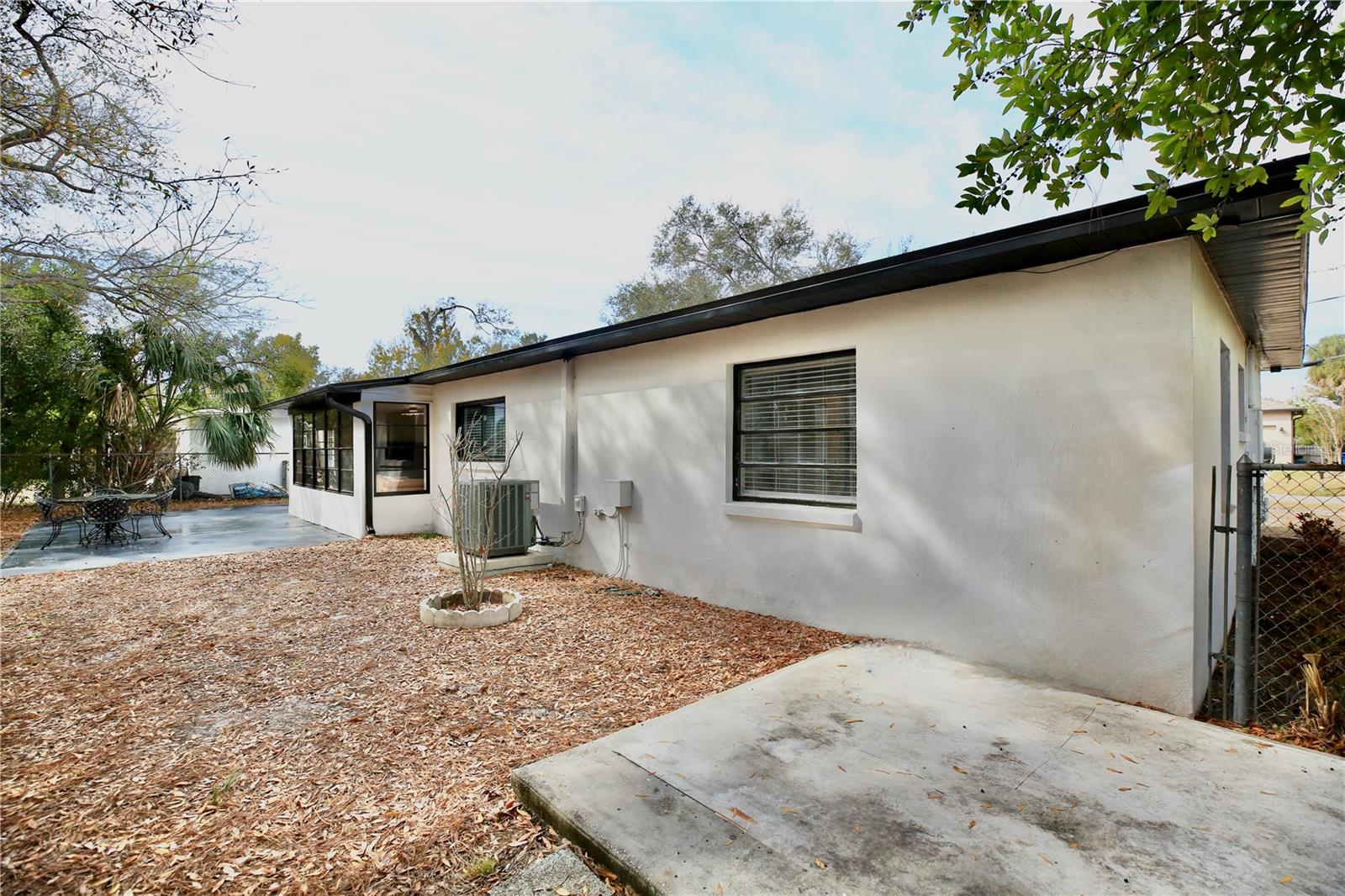 Image 14 of 34 For 4304 Thatcher Avenue