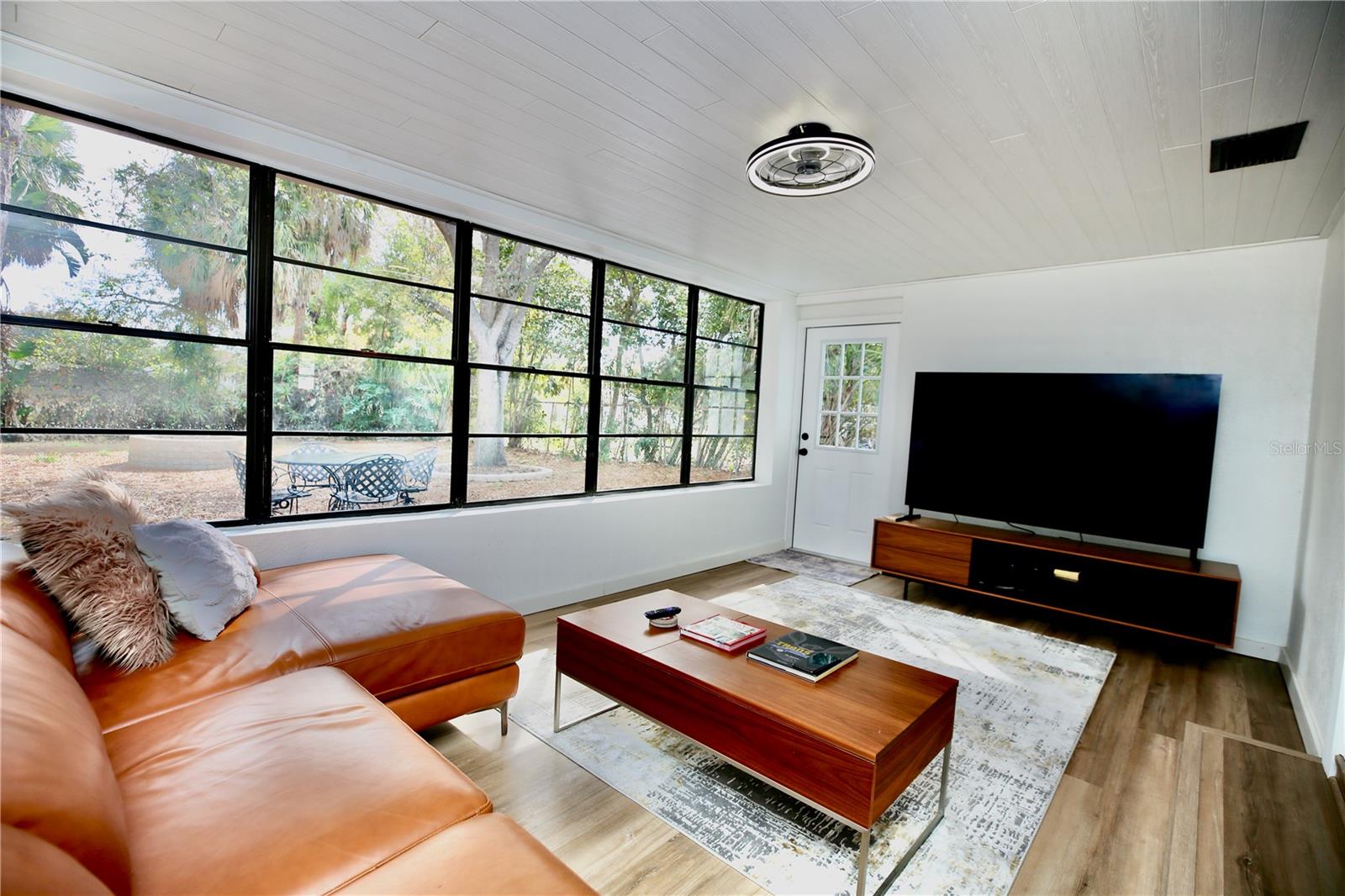 Image 23 of 34 For 4304 Thatcher Avenue