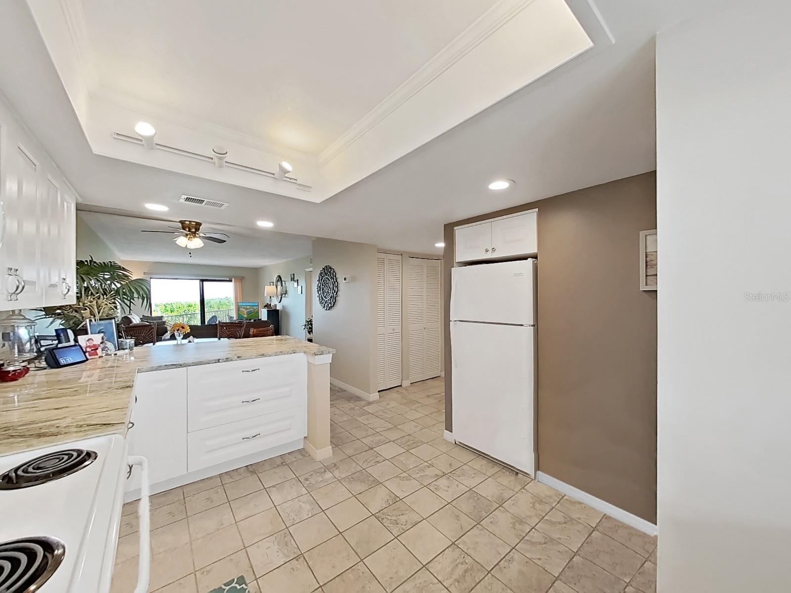 Image 11 of 47 For 19451 Gulf Boulevard 205