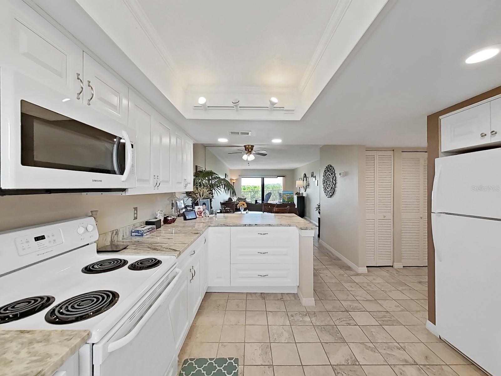 Image 12 of 47 For 19451 Gulf Boulevard 205