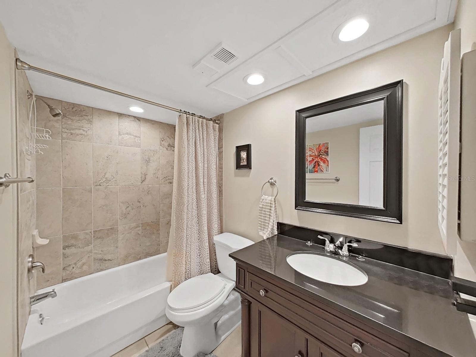 Image 22 of 47 For 19451 Gulf Boulevard 205