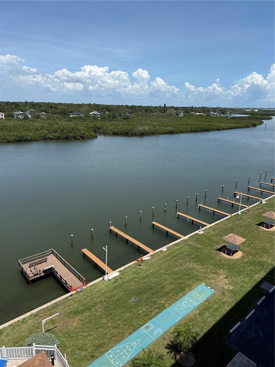 Image 33 of 47 For 19451 Gulf Boulevard 205