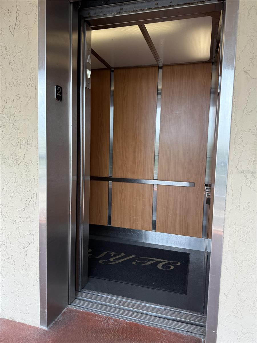 Image 6 of 47 For 19451 Gulf Boulevard 205