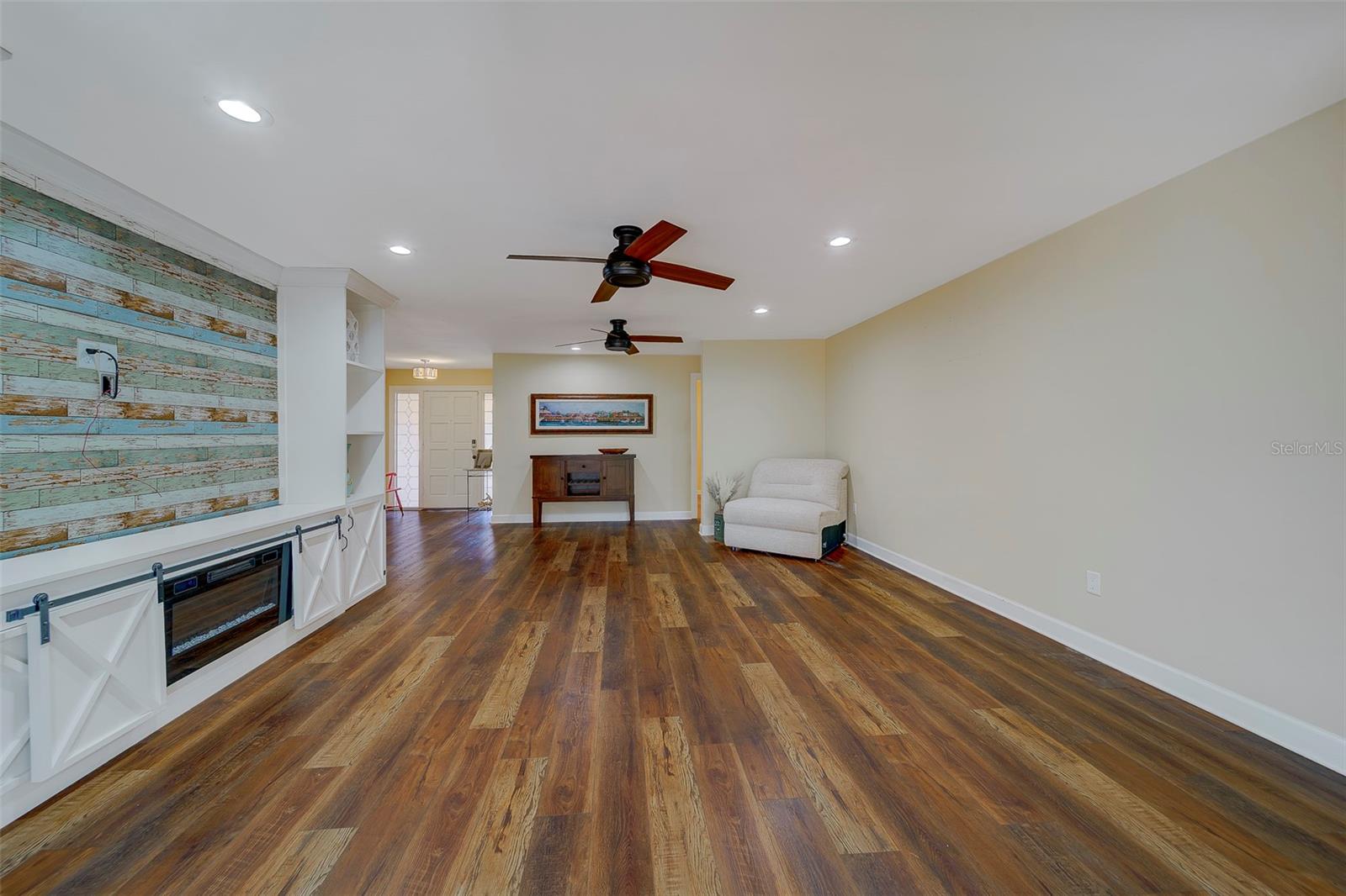 Image 22 of 87 For 14557 Anchorage Circle