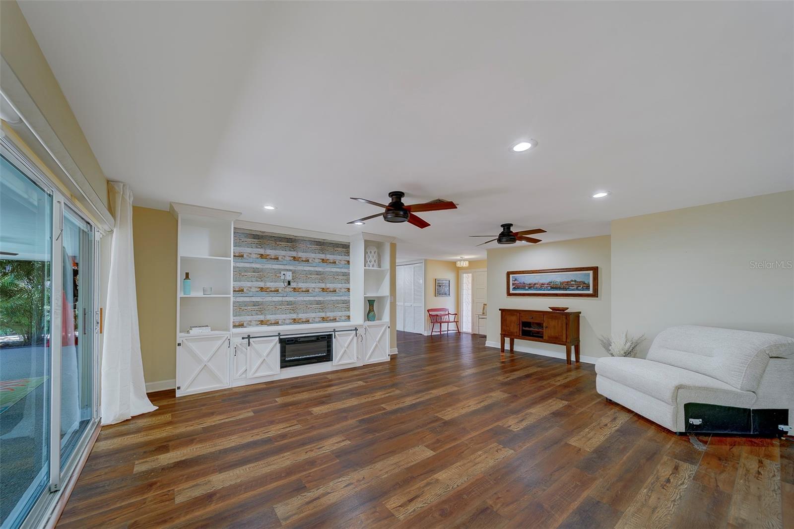 Image 26 of 87 For 14557 Anchorage Circle