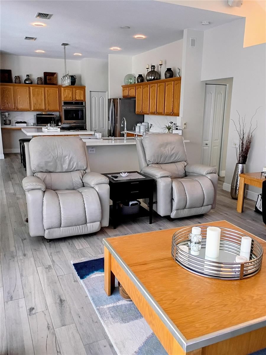 Image 17 of 37 For 9651 Venturi Drive