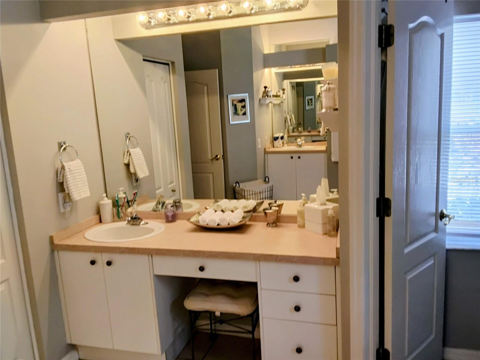 Image 23 of 37 For 9651 Venturi Drive