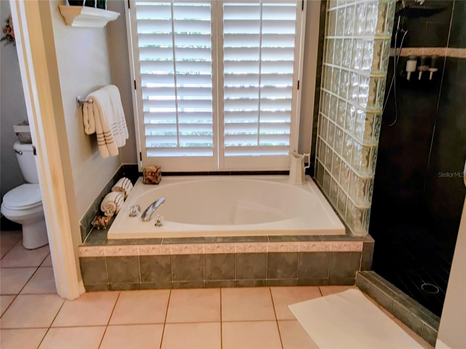 Image 24 of 37 For 9651 Venturi Drive