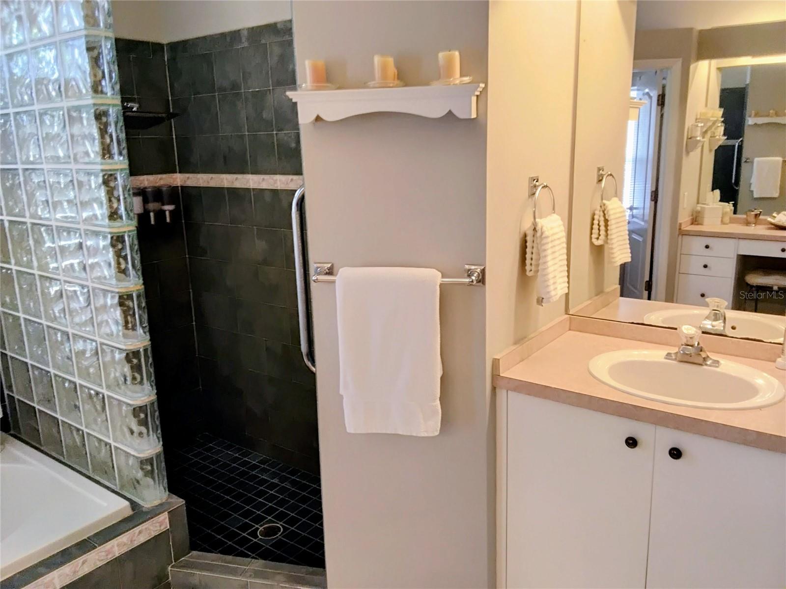 Image 25 of 37 For 9651 Venturi Drive