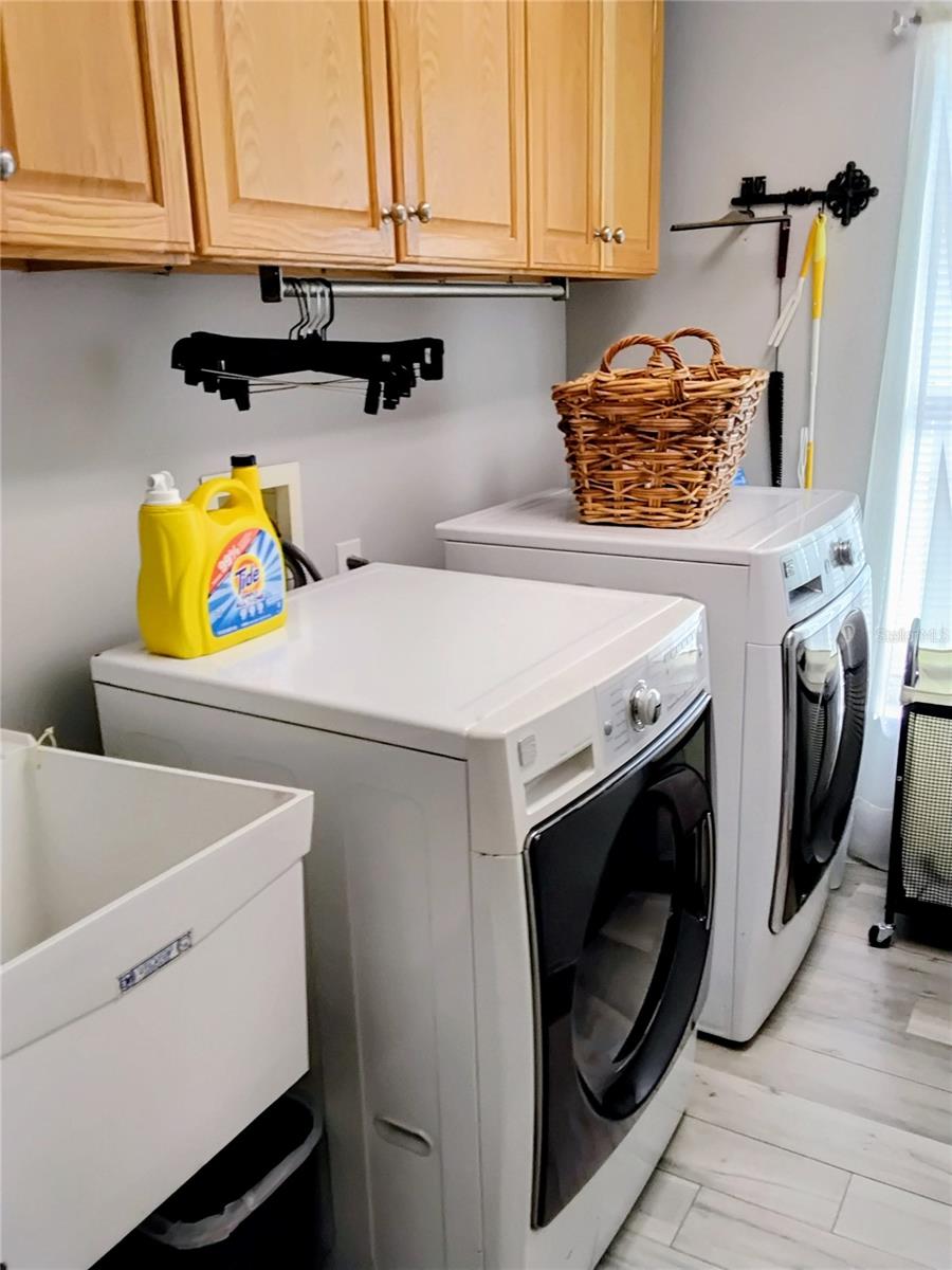 Image 35 of 37 For 9651 Venturi Drive