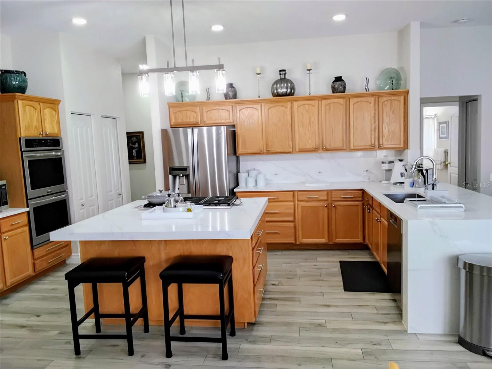 Image 8 of 37 For 9651 Venturi Drive