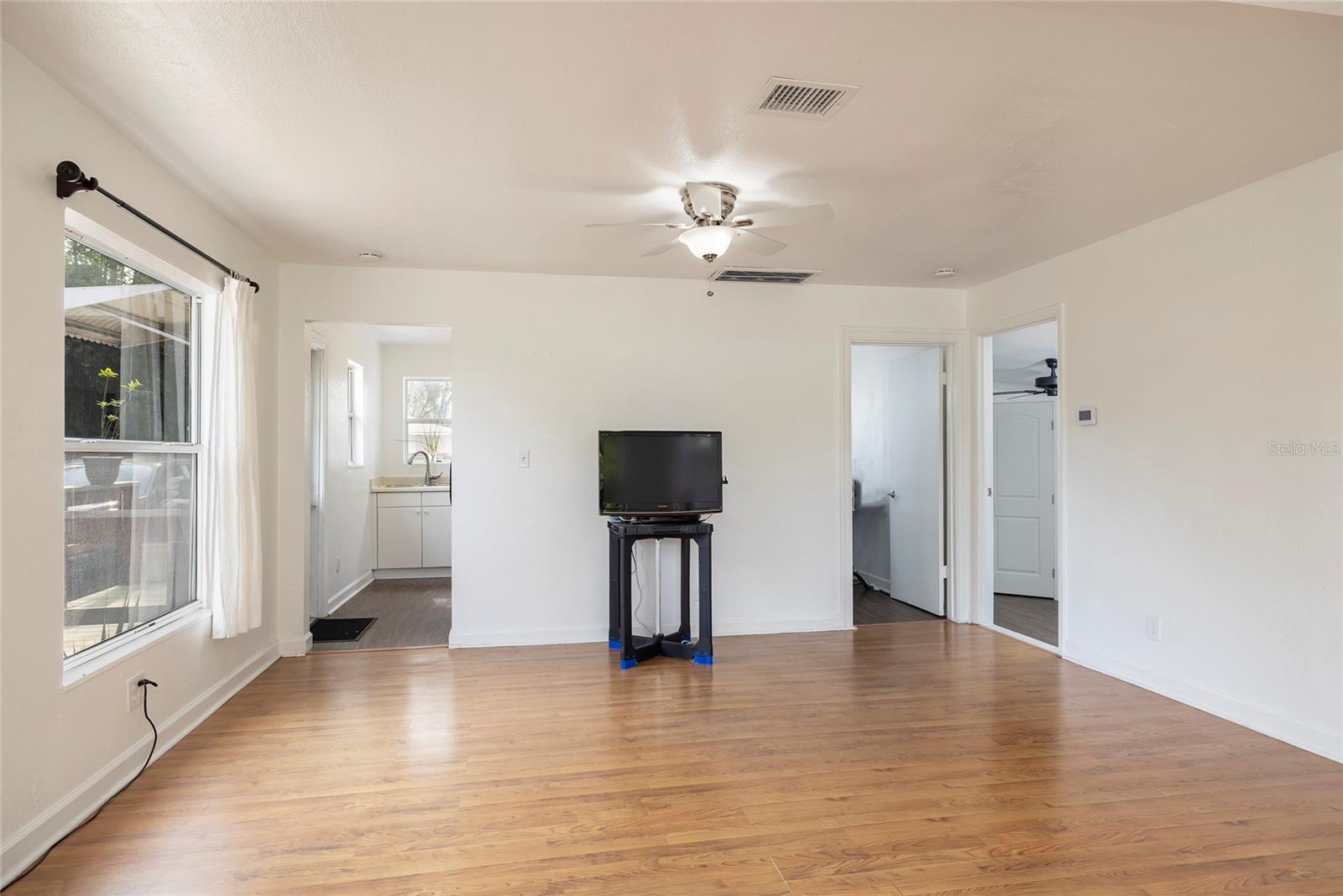 Image 3 of 17 For 2540 18th Avenue N