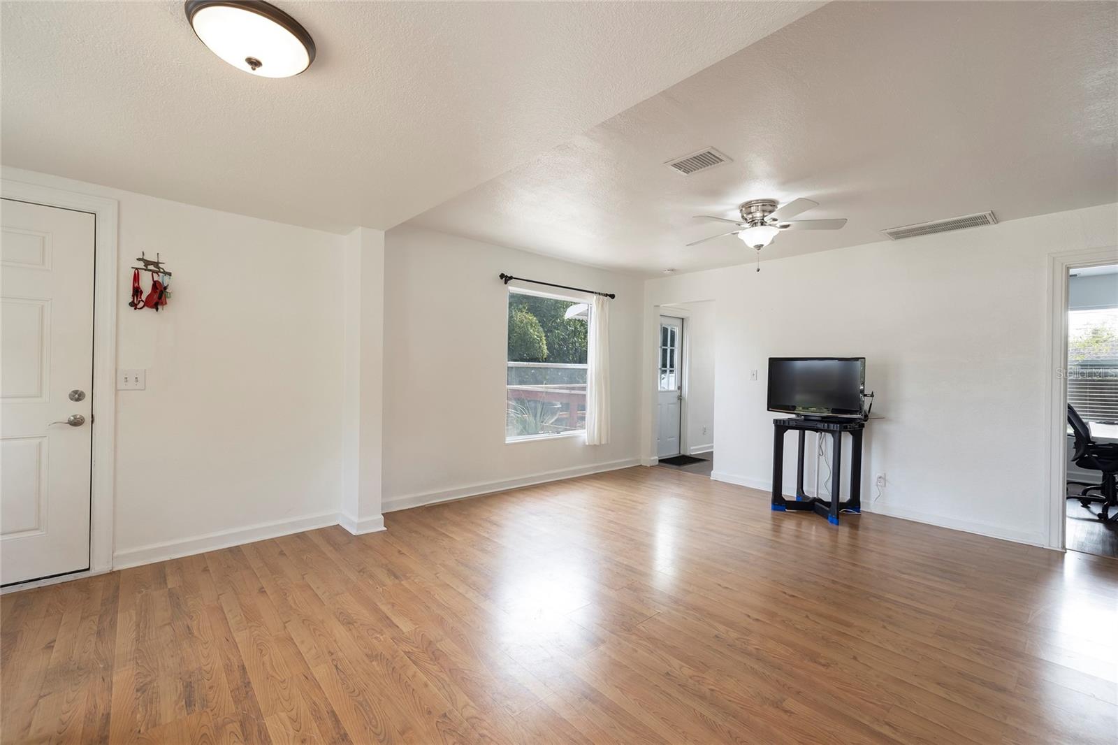 Image 5 of 17 For 2540 18th Avenue N