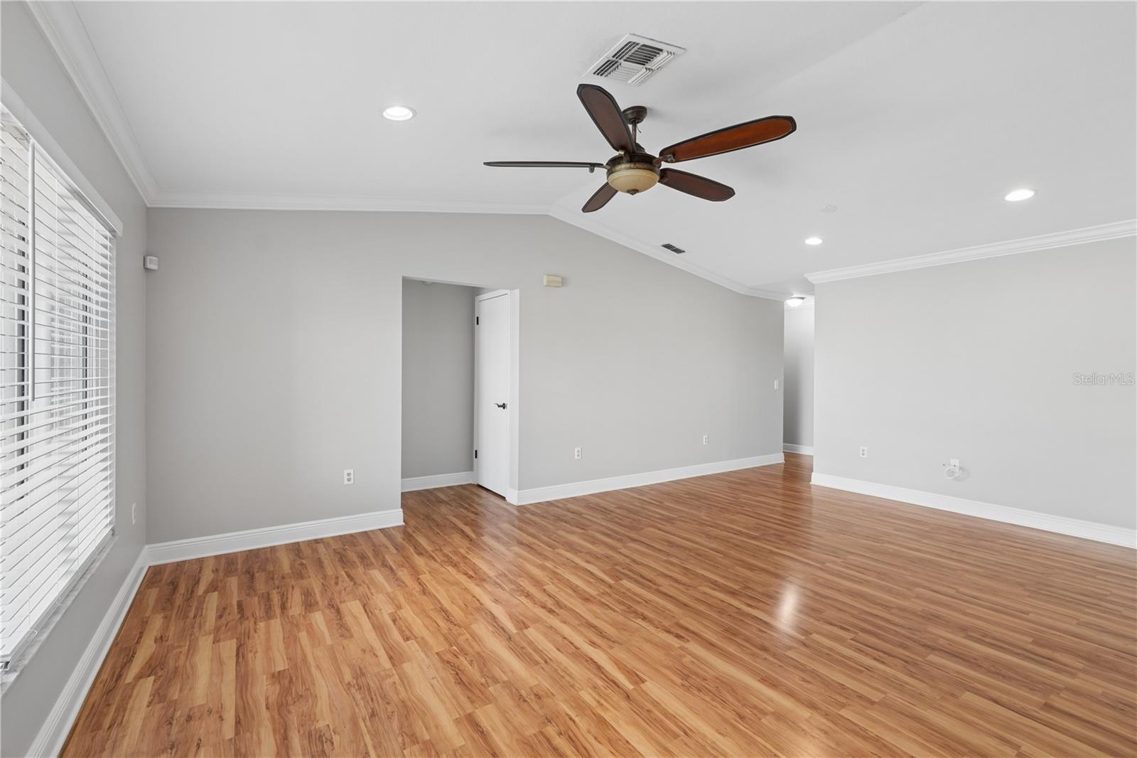 Image 12 of 41 For 8926 Gum Tree Avenue