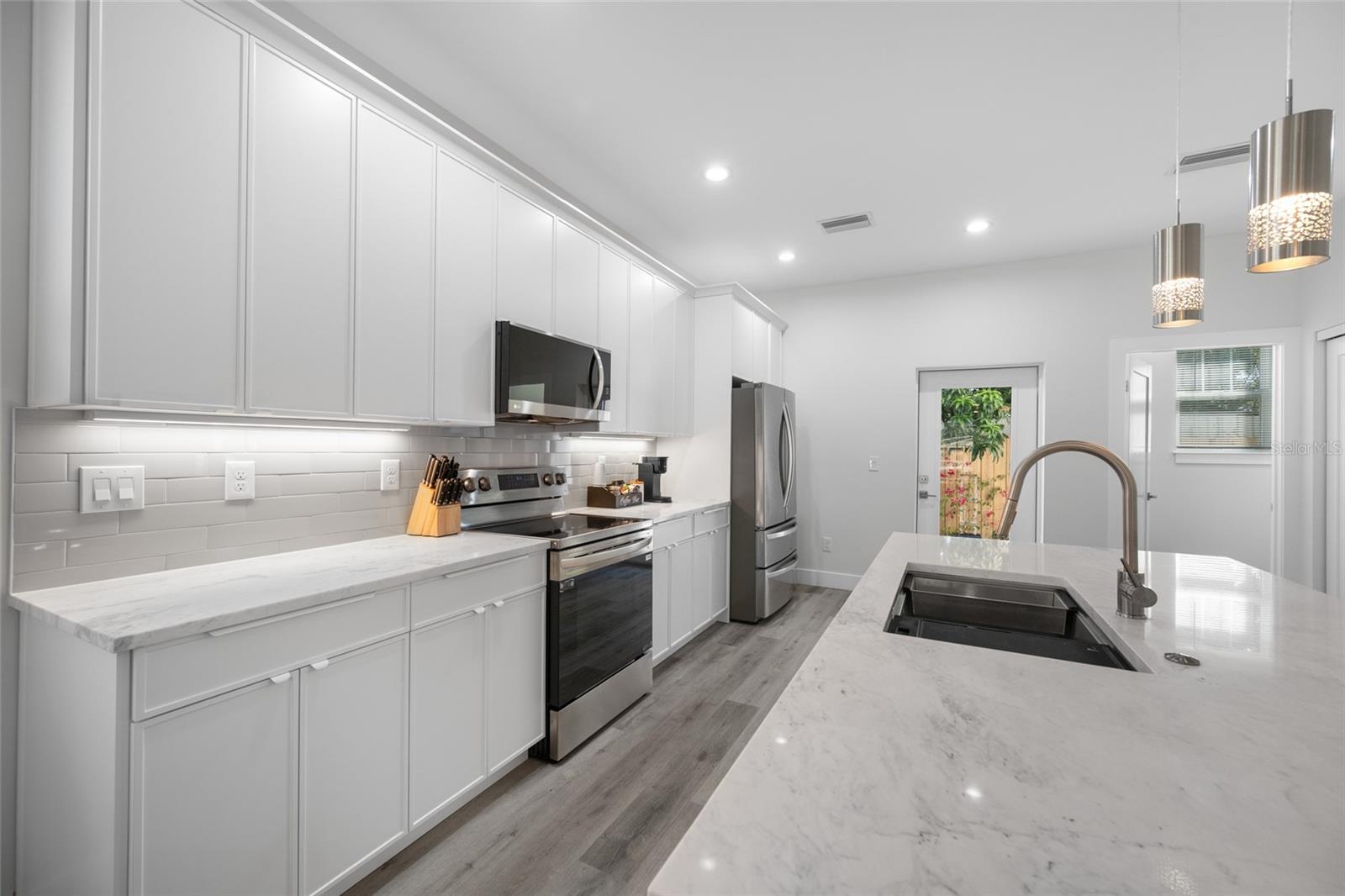 Image 14 of 39 For 2150 43rd Terrace N