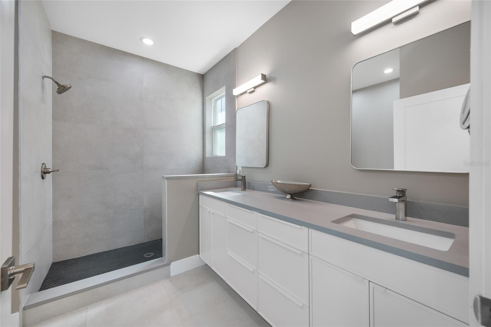 Image 29 of 39 For 2150 43rd Terrace N