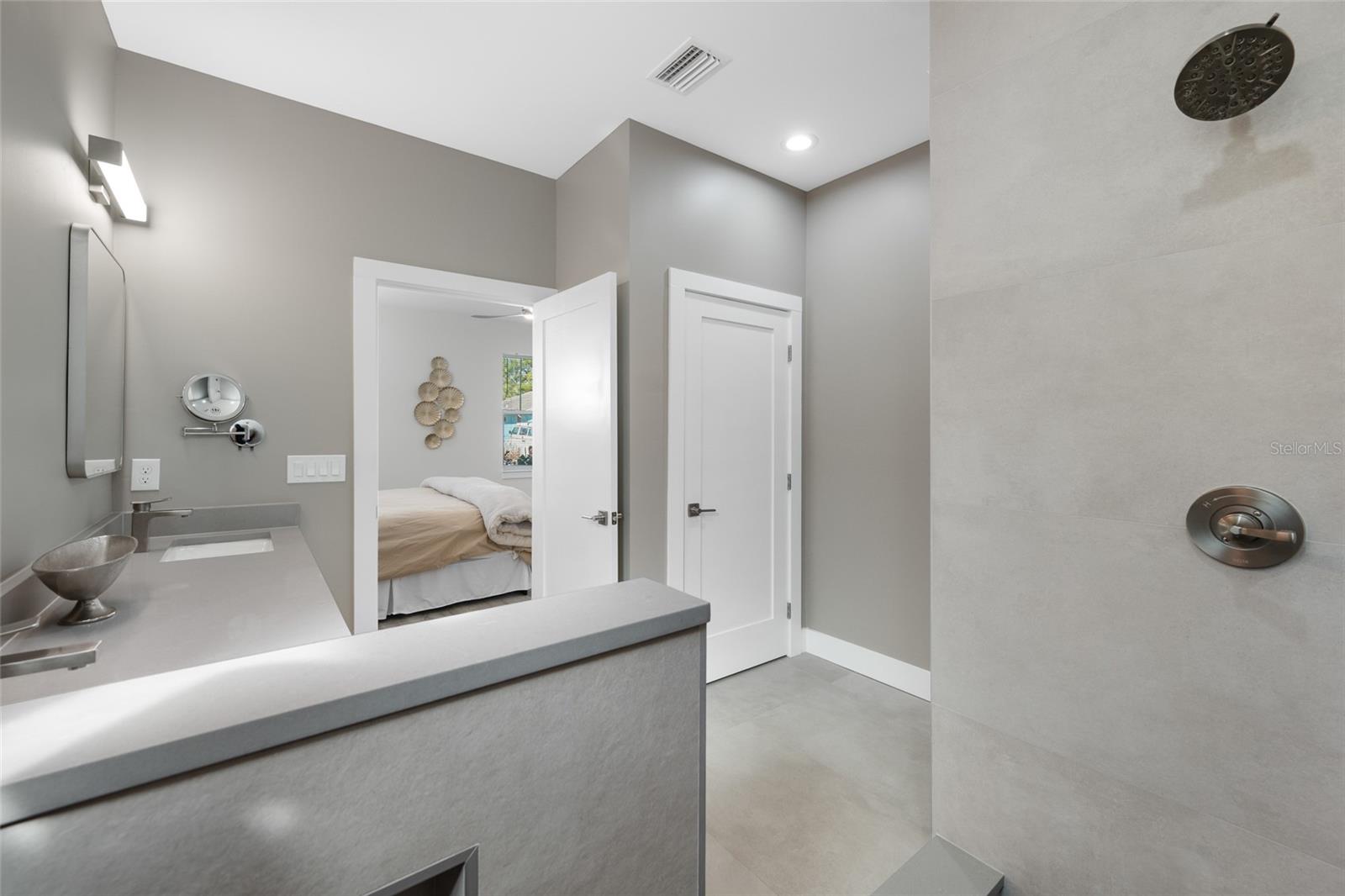 Image 32 of 39 For 2150 43rd Terrace N