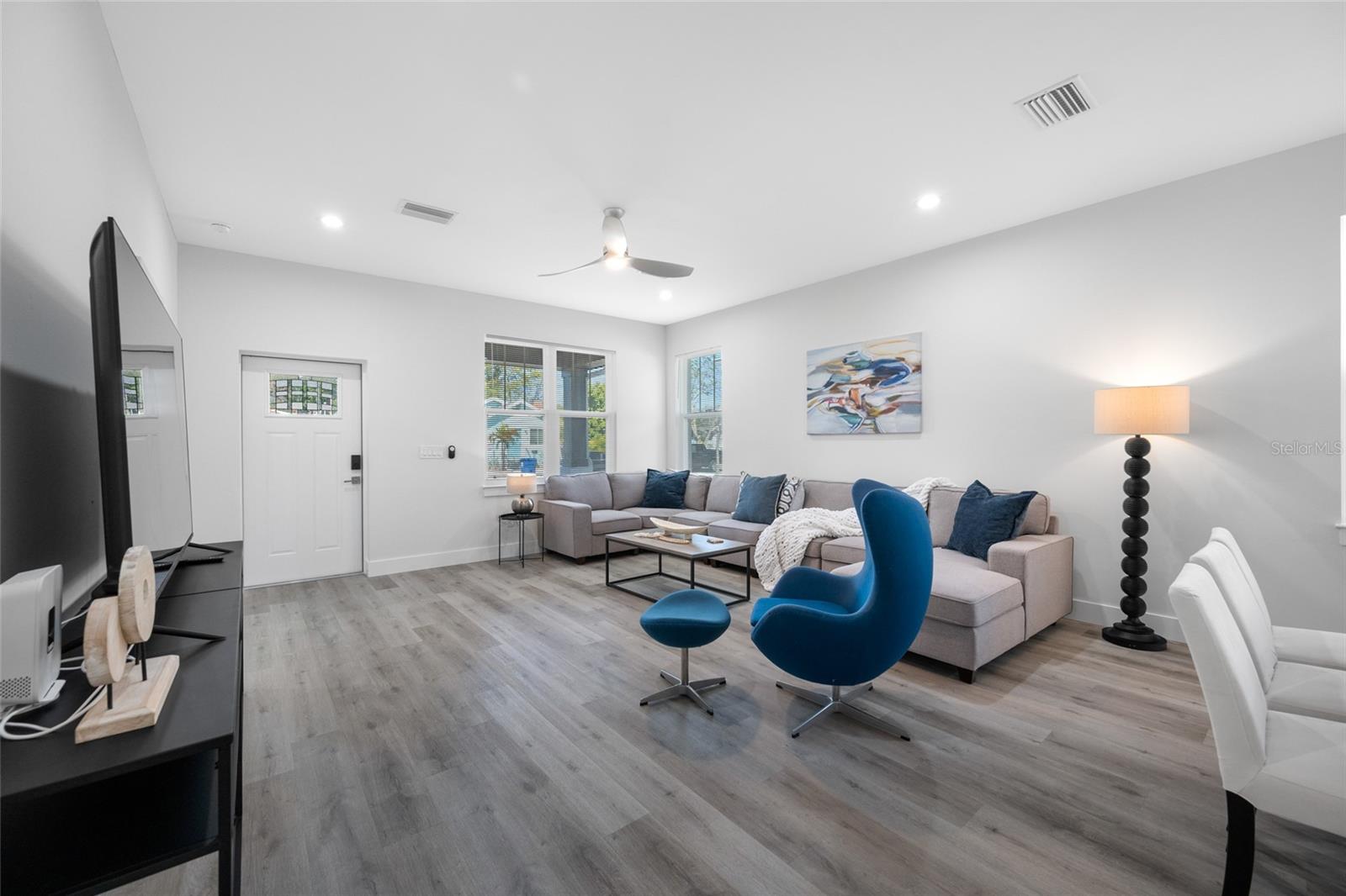 Image 5 of 39 For 2150 43rd Terrace N